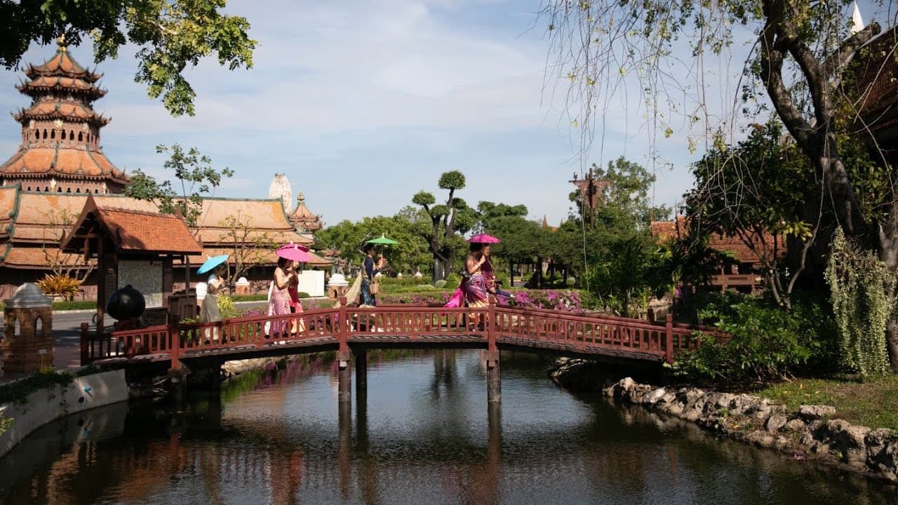 ThonburiPhanich ชมแสงจันทร์เรือง at เมืองโบราณ
